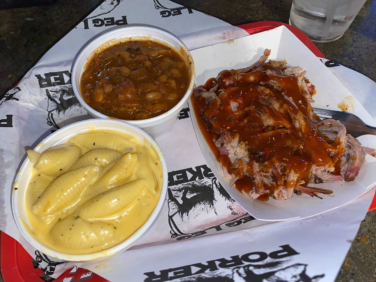 Pulled pork with baked beans and mac and cheese